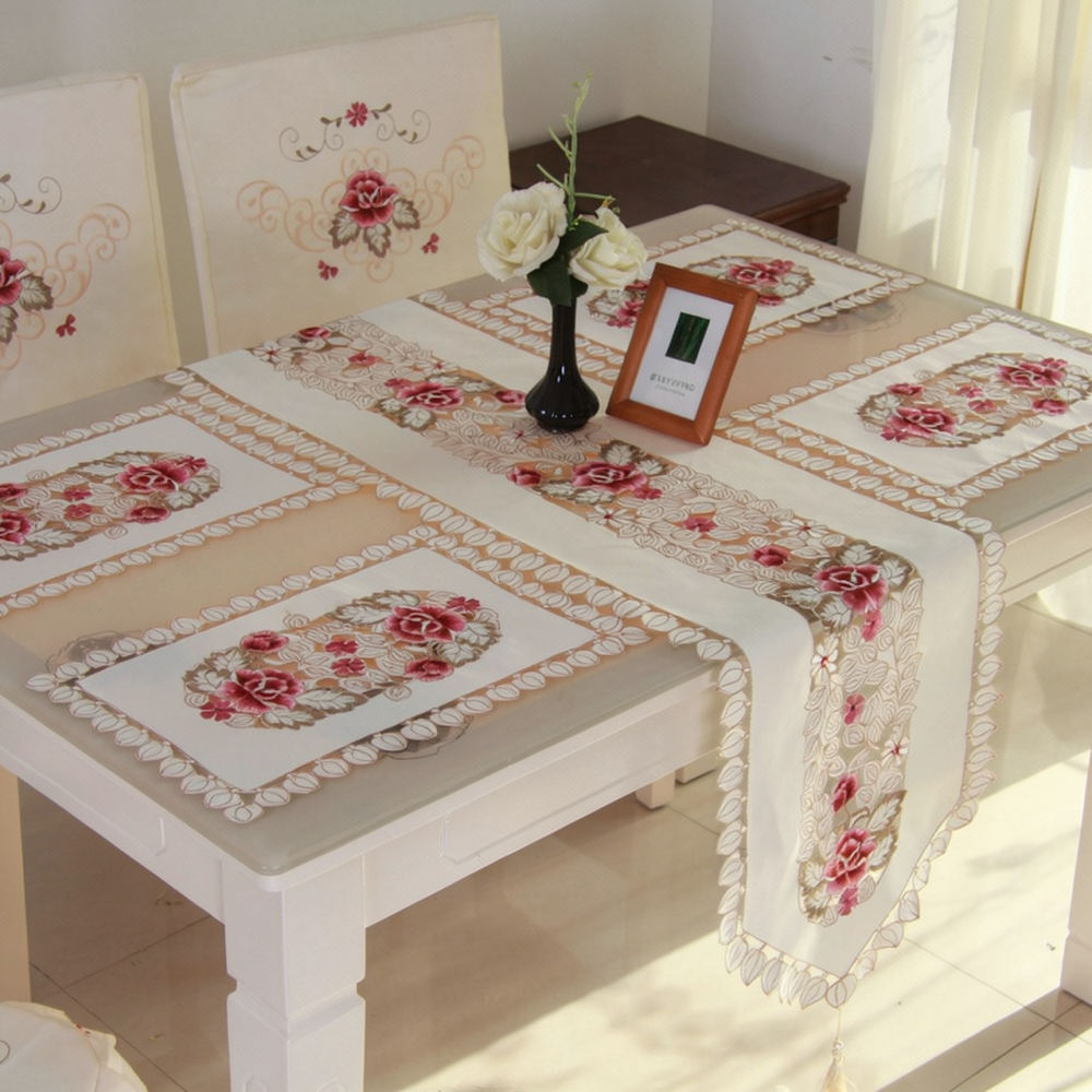 Изящная скатерть-дорожка с цве – обзор и цена Table Runner